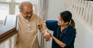 Difficulté à descendre les escaliers pour les personnes âgées : que faire
