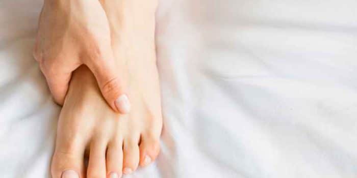 Engourdissement dans les doigts de pieds : quelles causes possibles ?-FCMRR