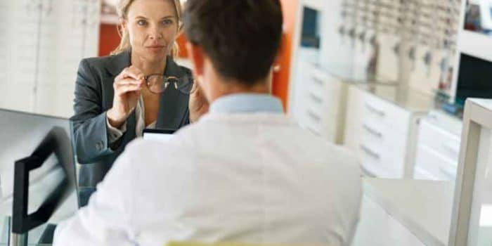 Quel est le rôle d'un opticien dans le parcours de santé visuelle ? FCMRR