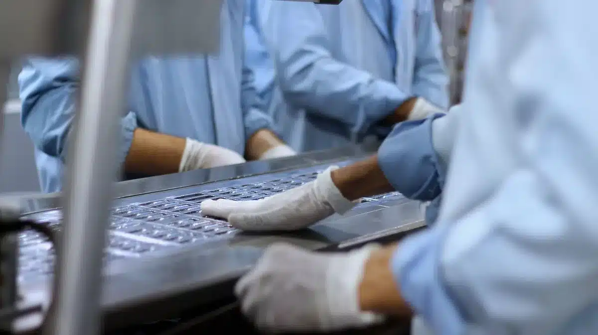 Vérification de contrôle qualité et de certification dans un laboratoire médical