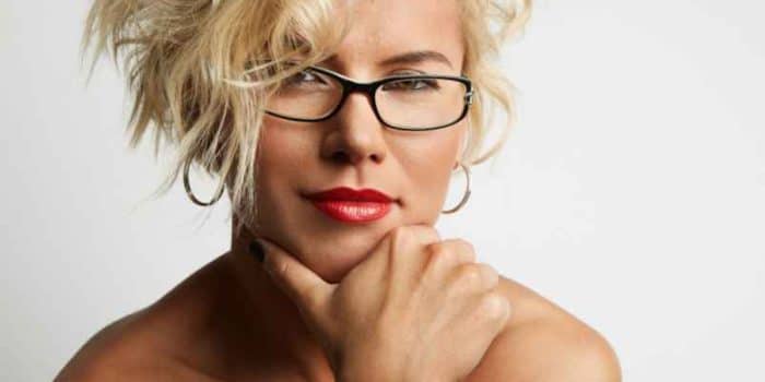Coupe de cheveux pour femme de 40 ans avec lunettes : idées modernes et élégantes-FCMRR