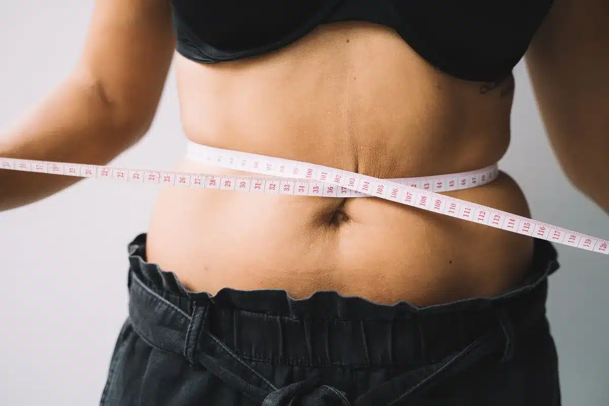 Mesure du tour de taille et de la graisse abdominale pour évaluer les risques de santé