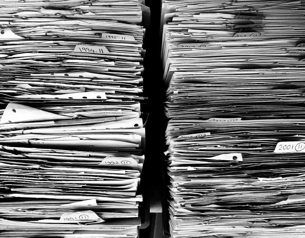 Dossier de paie, arrêts de travail et documents administratifs archivés