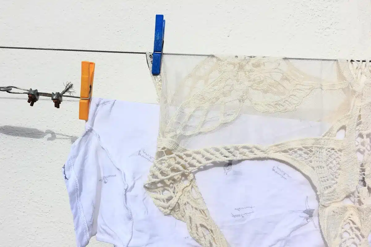 Protections réutilisables propres sur un linge après lavage