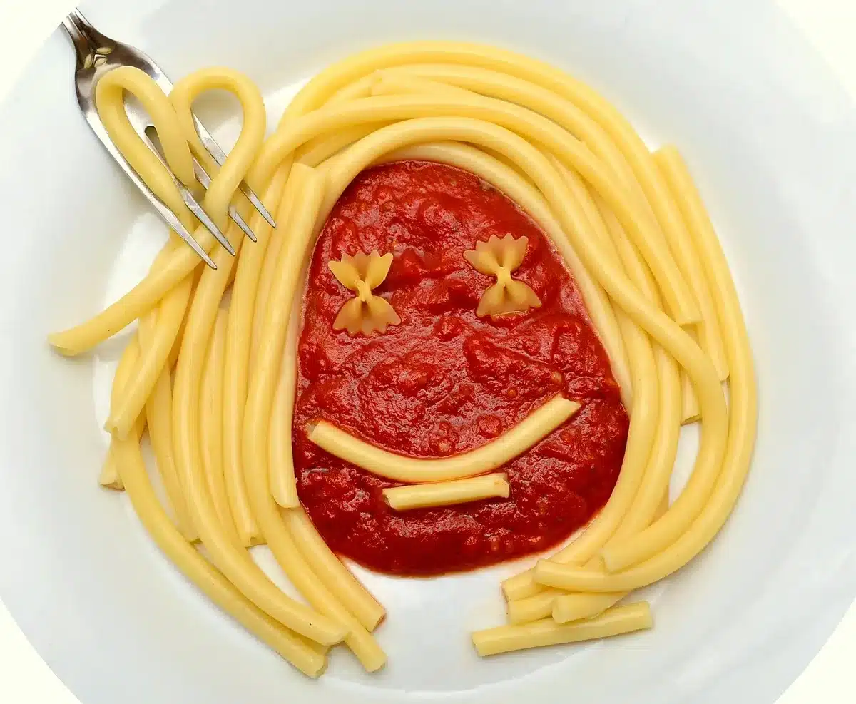 Sauce tomate maison dans une casserole montrant un aliment riche en licopène
